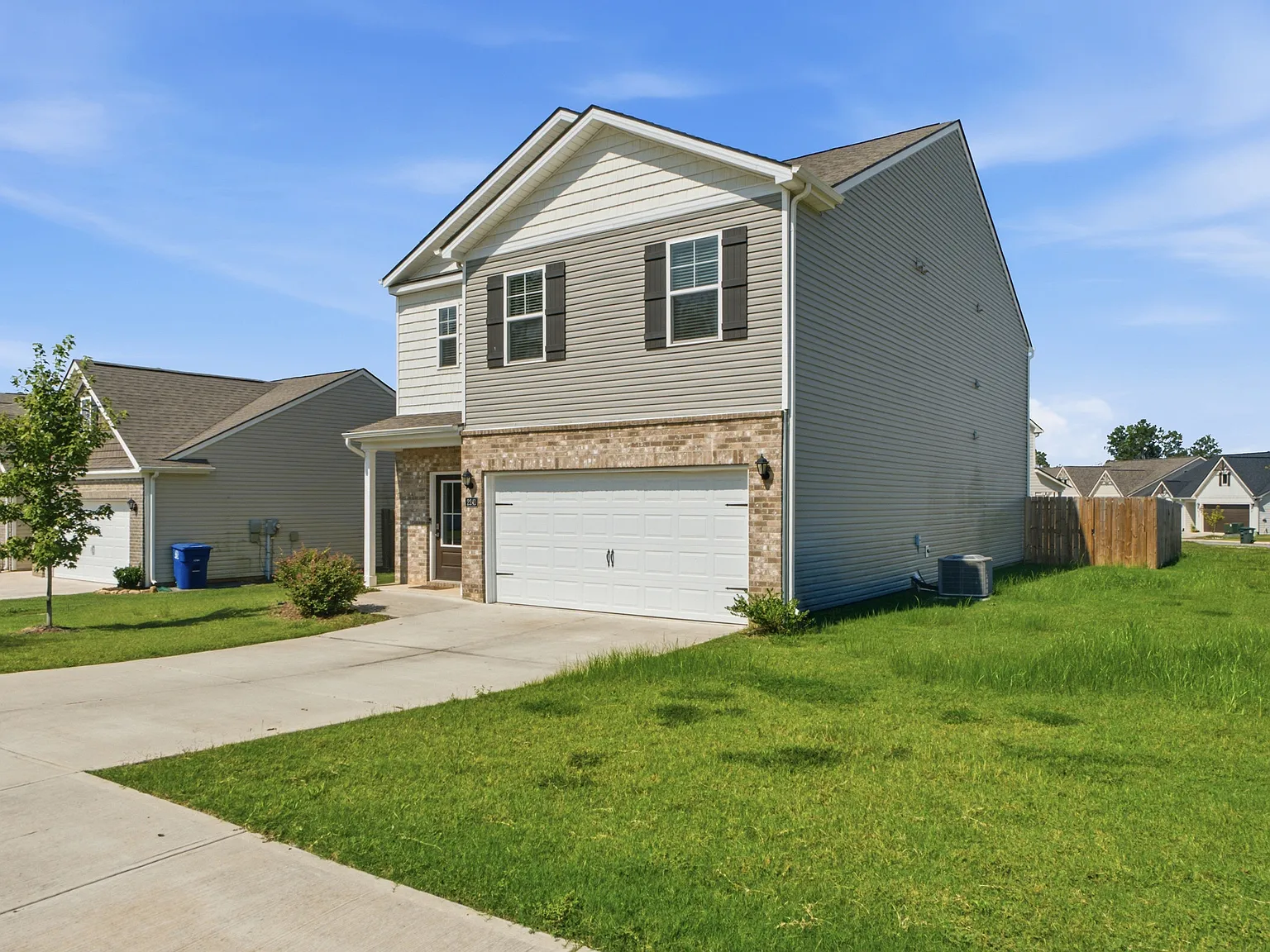 5 bed, 2600 sqft, $2,495 — Photo 4