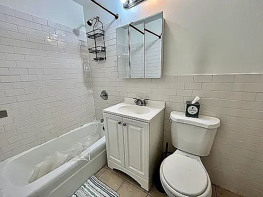 4th image of 1105 1st Ave APT 12