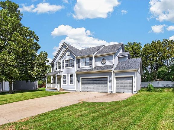 3rd image of 1003 Colonial Dr