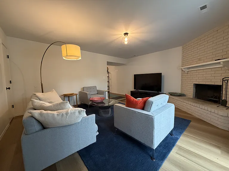 2213 N Crossover Rd #1 — Photo 9