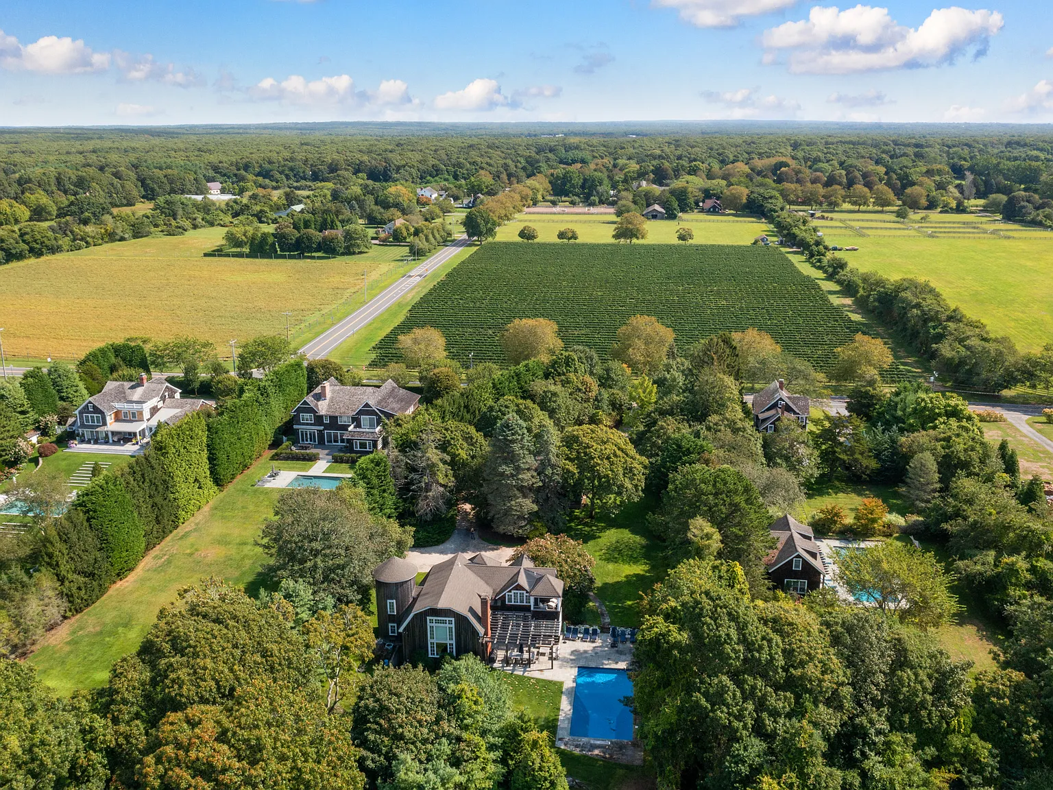 Large Sagaponack home with a Pool — Photo 1