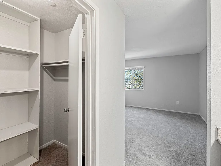 15690 Crestwood Dr — Photo 8