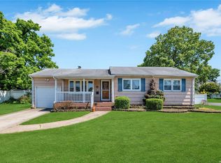 521 Leader Ave, North Babylon, NY 11703