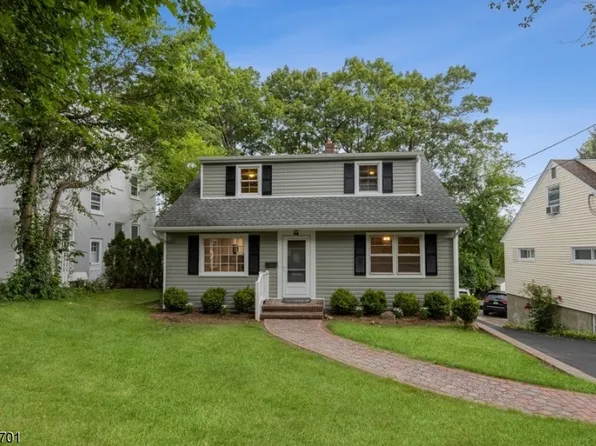 14 Roosevelt St, Roseland, NJ 07068