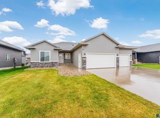 8805 W Dalton St, Sioux Falls, SD 57106