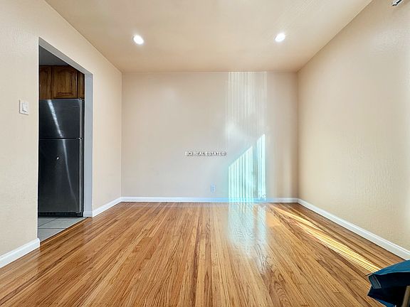 5th image of 60 Southdale Ave