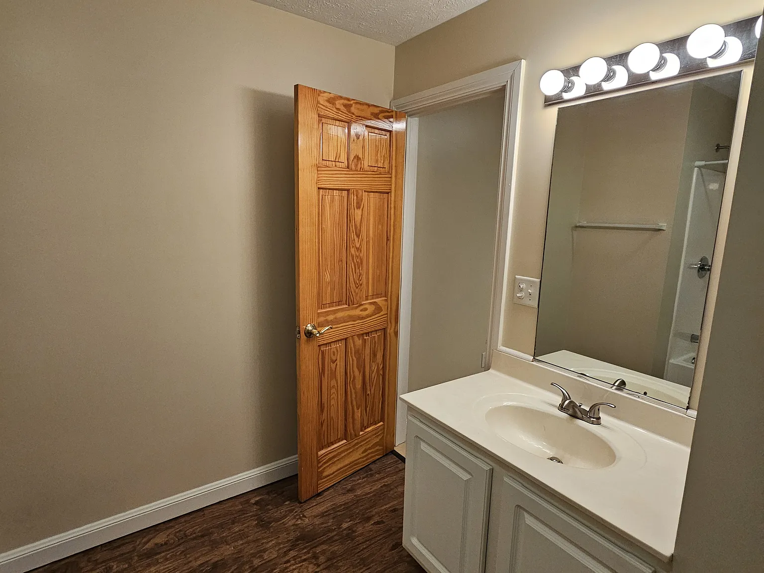 4 bed, 3.5 bath, 1800 sqft, $1,950 — Photo 4