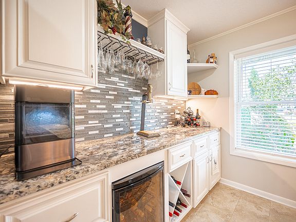 5th image of 1403 Diane Dr