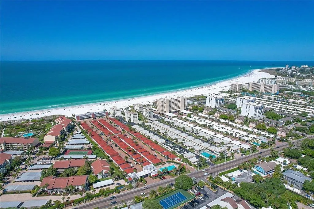 2 bed, 2.0 bath, 1064 sqft, $8,970 — Photo 1