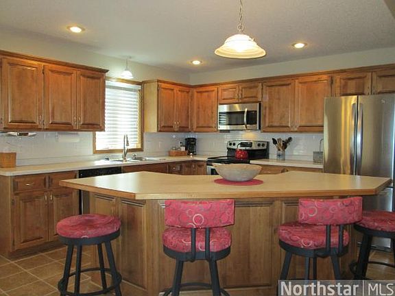4th image of 959 Willow View Cir