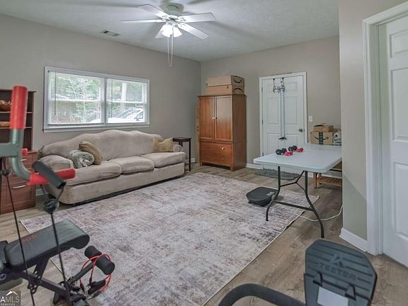 5th image of 200 Sullivan Cir