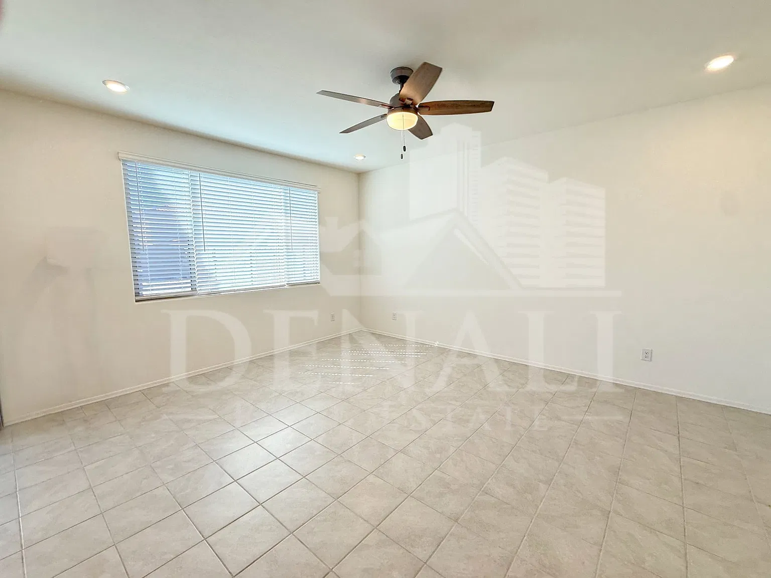 4 bed, 3.0 bath, 2379 sqft, $2,495 — Photo 3