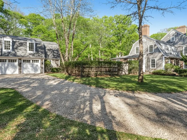 317 W Neck Rd — Photo 3