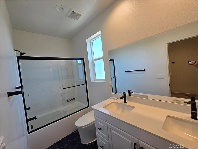 250 N Standard Ave — Photo 21