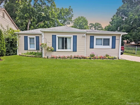 9032 Deering St, Livonia, MI 48150