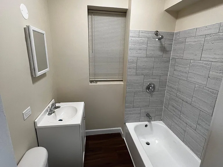 7409 N Clark St #2 — Photo 6