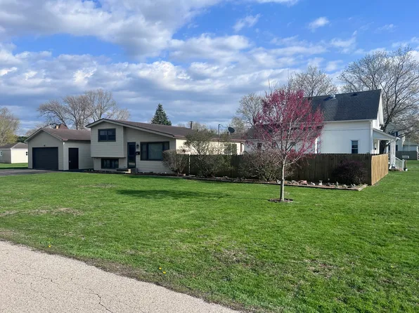 301 3rd Ave, Marengo, IL 60152