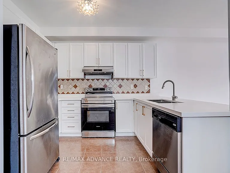 137 Laramie Cres — Photo 16