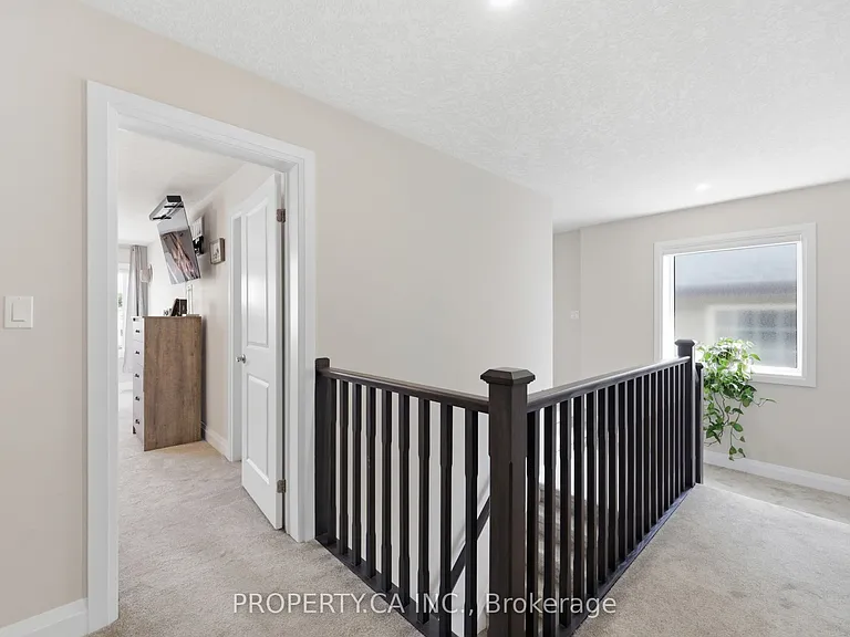 629 Wild Rye St W — Photo 21