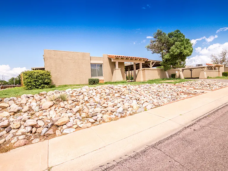 4409 Plaza Vis #B — Photo 2