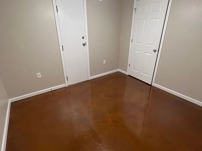 147 Eureka Dr — Photo 3