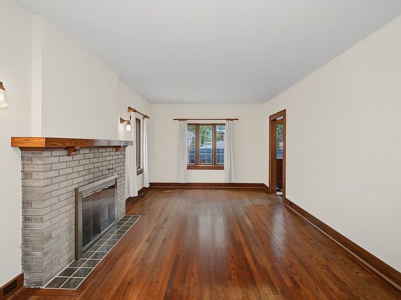4th image of 703 Arlington Ct