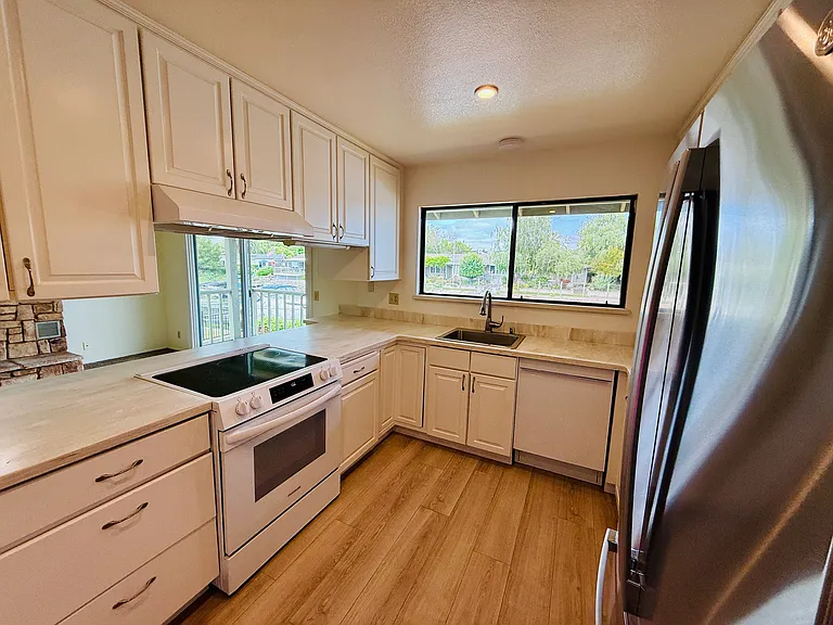 763 Lewis Way — Photo 11
