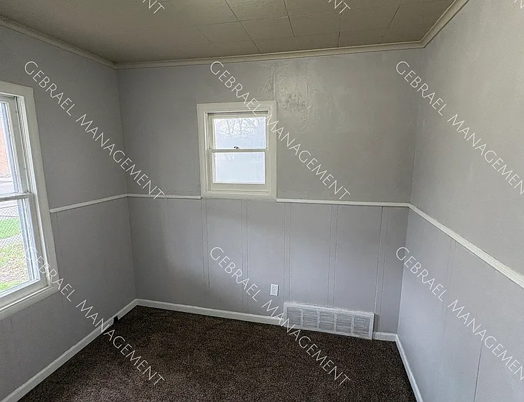 743 Neubert Ave — Photo 4