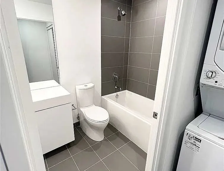33 Helendale Ave #1408 — Photo 2