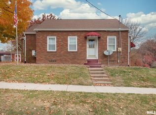 262 8th St, Silvis, IL 61282