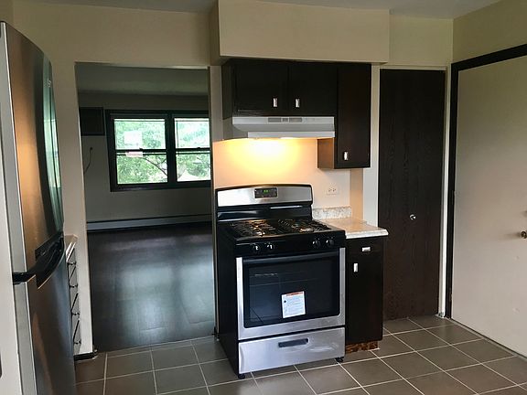 3rd image of 133 S Whispering Hills Dr