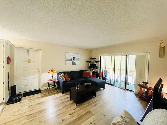 4th image of 203 Foxtail Dr APT E2