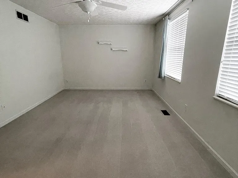 5583 Barney Dr — Photo 22