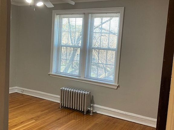 4th image of 1639 W Touhy Ave #1
