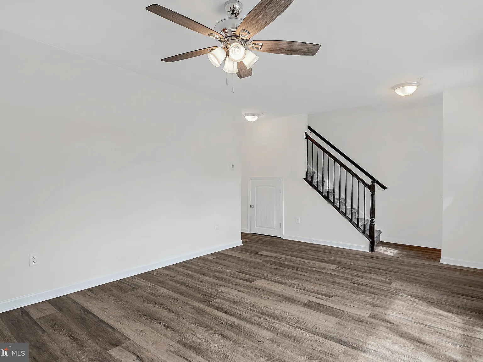 3 bed, 2.5 bath, 1252 sqft, $1,750 — Photo 4