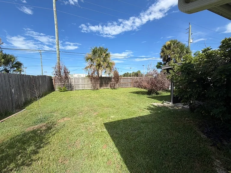 1820 Carlton St — Photo 28