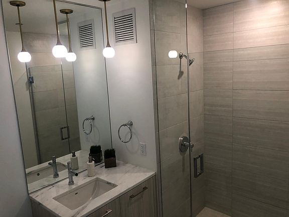 4th image of 301 N Jefferson St #1103