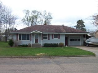 1008 Demarest St, Waupaca, WI 54981