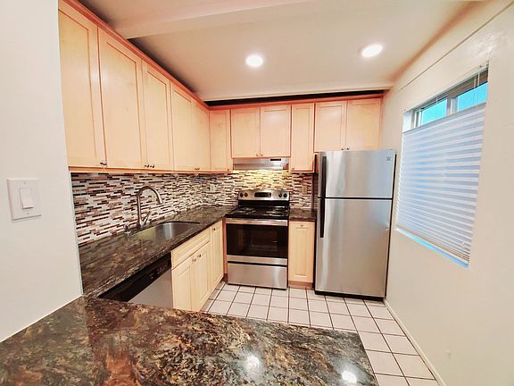 2nd image of 606 S Humboldt St APT 3