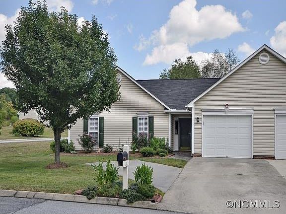 1st image of 11 Red Barn Ln