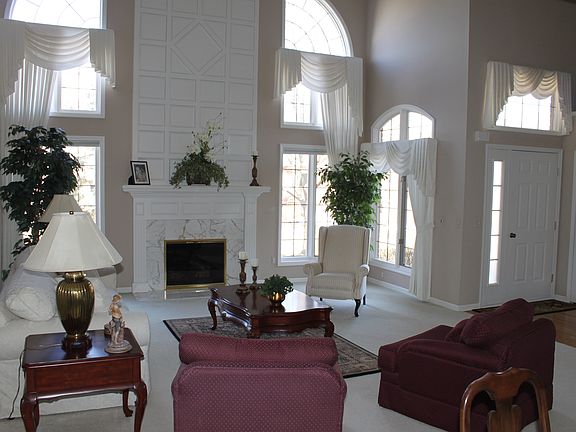 4th image of 54835 Hennington Ct
