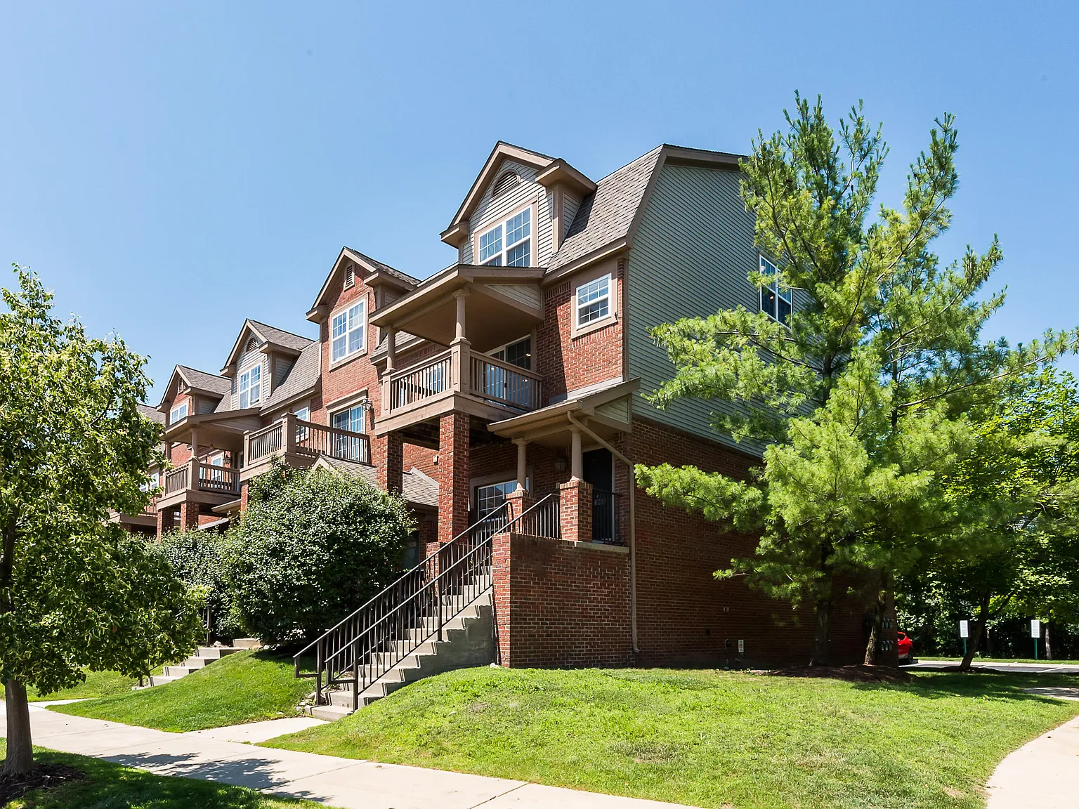 2 bed, 2.5 bath, 1623 sqft, $3,000 — Photo 2