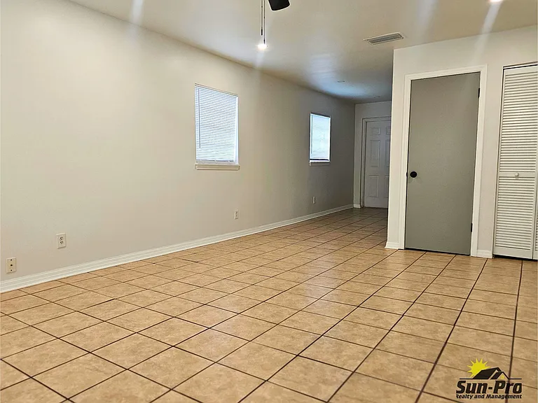 715 Georgia St #1 — Photo 2