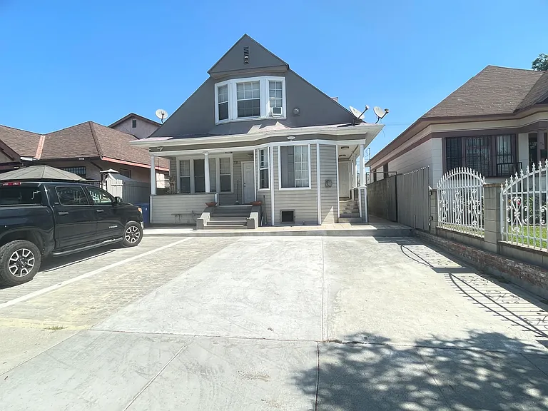 731 1/2 E 32nd St #B — Photo 5