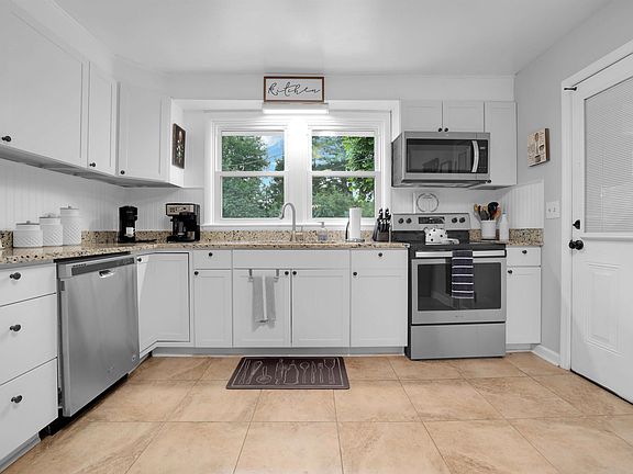 5th image of 619 Graycroft Dr SW