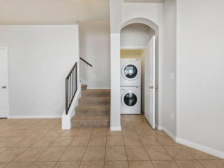 711 Katmai Cir — Photo 17