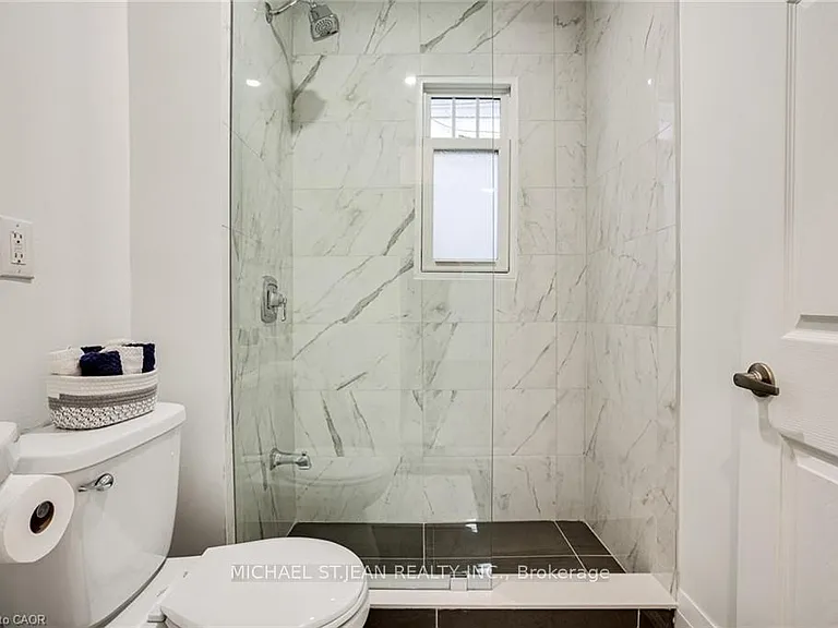 24 Vansitmart Ave — Photo 20