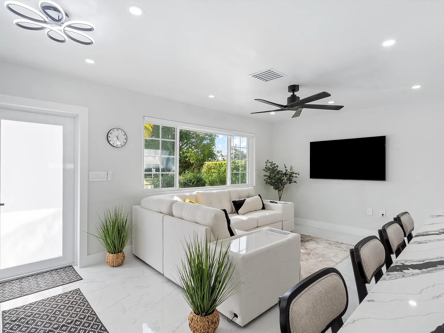 3 bed, $6,700 — Photo 3