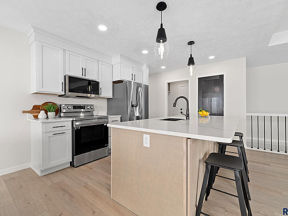 2nd image of 817 Melissa Ave