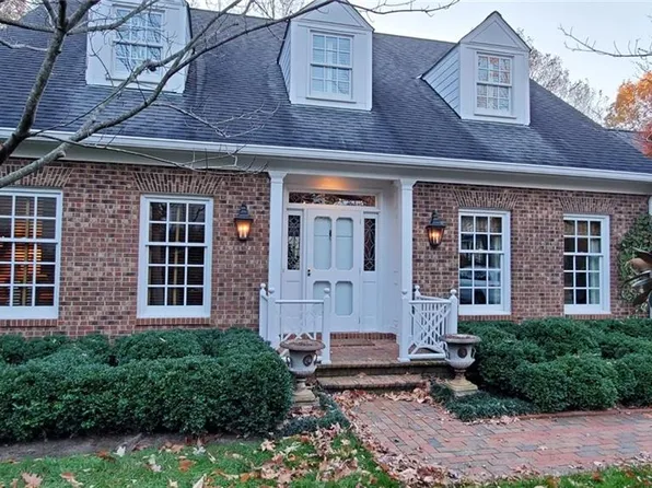 5 Saint Augustine Sq, Greensboro, NC 27408